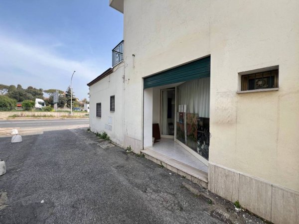 negozio in vendita a Fiumicino in zona Palidoro