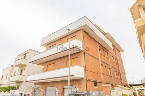 appartamento in vendita a Fiumicino in zona Passo Oscuro