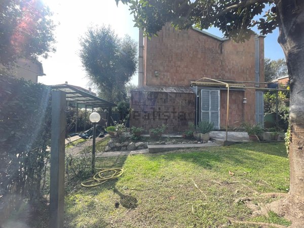 casa indipendente in vendita a Fiumicino in zona Fregene
