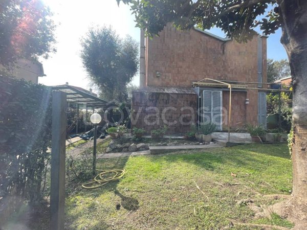 casa indipendente in vendita a Fiumicino in zona Fregene