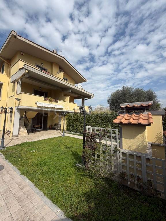 casa indipendente in vendita a Fiumicino in zona Fregene