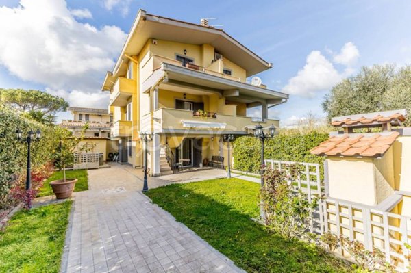 casa indipendente in vendita a Fiumicino in zona Fregene