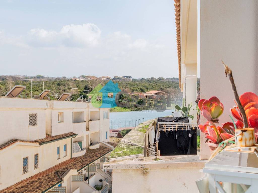 appartamento in vendita a Fiumicino in zona Isola Sacra