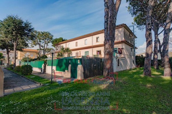 appartamento in vendita a Fiumicino in zona Fregene