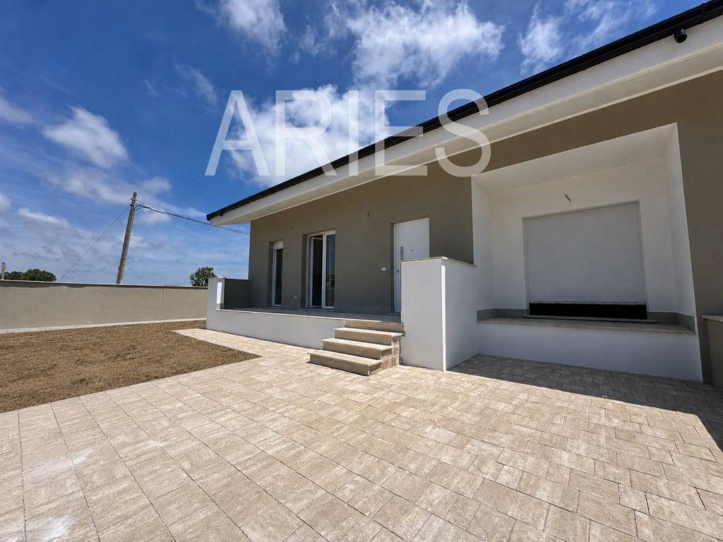 casa indipendente in vendita a Fiumicino in zona Isola Sacra