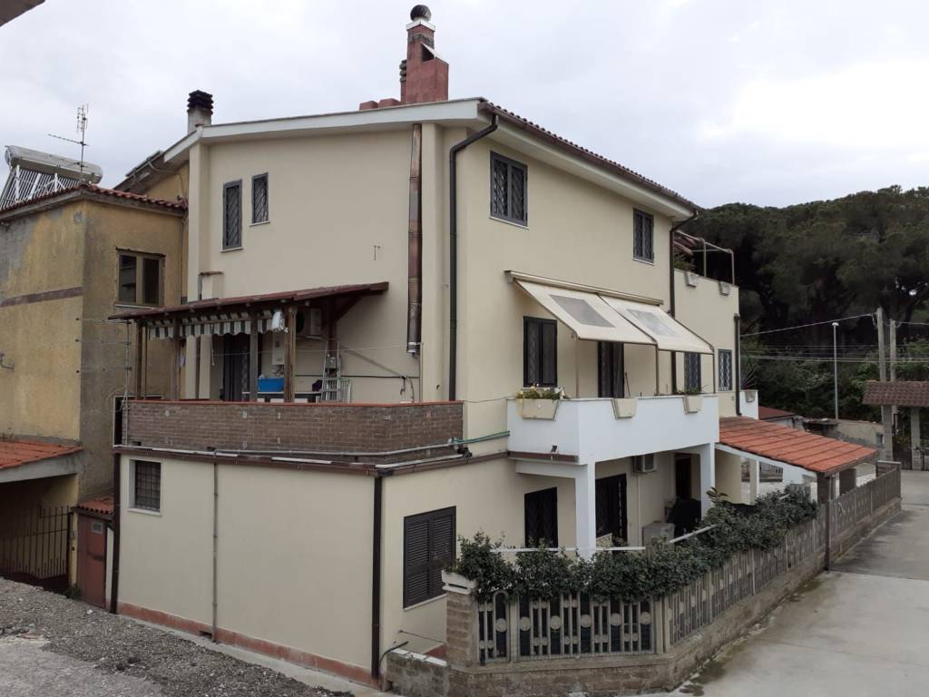 casa indipendente in vendita a Fiumicino in zona Passo Oscuro