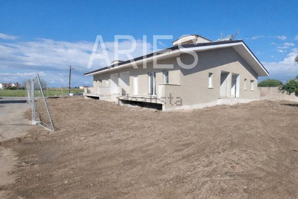 casa indipendente in vendita a Fiumicino