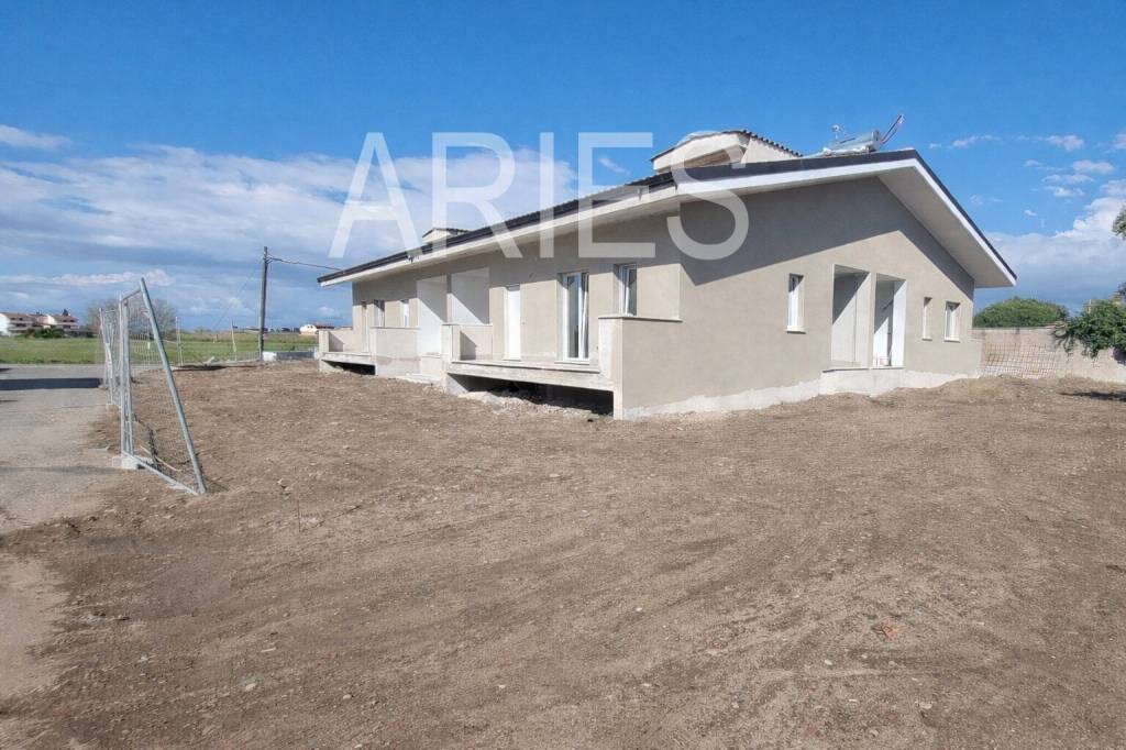 casa indipendente in vendita a Fiumicino in zona Isola Sacra