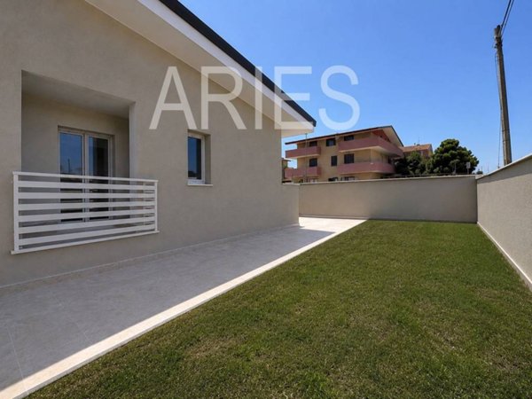 casa indipendente in vendita a Fiumicino in zona Isola Sacra