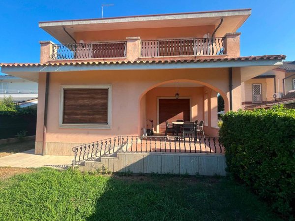 casa indipendente in vendita a Fiumicino in zona Fregene