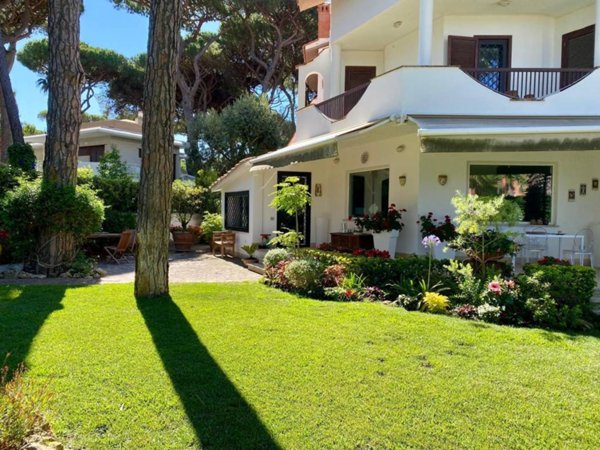 casa indipendente in vendita a Fiumicino in zona Fregene