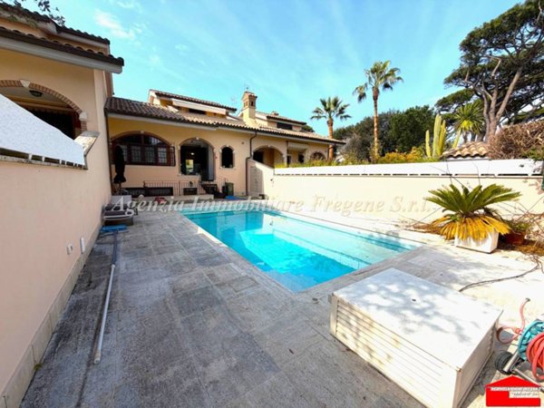 casa indipendente in vendita a Fiumicino in zona Fregene