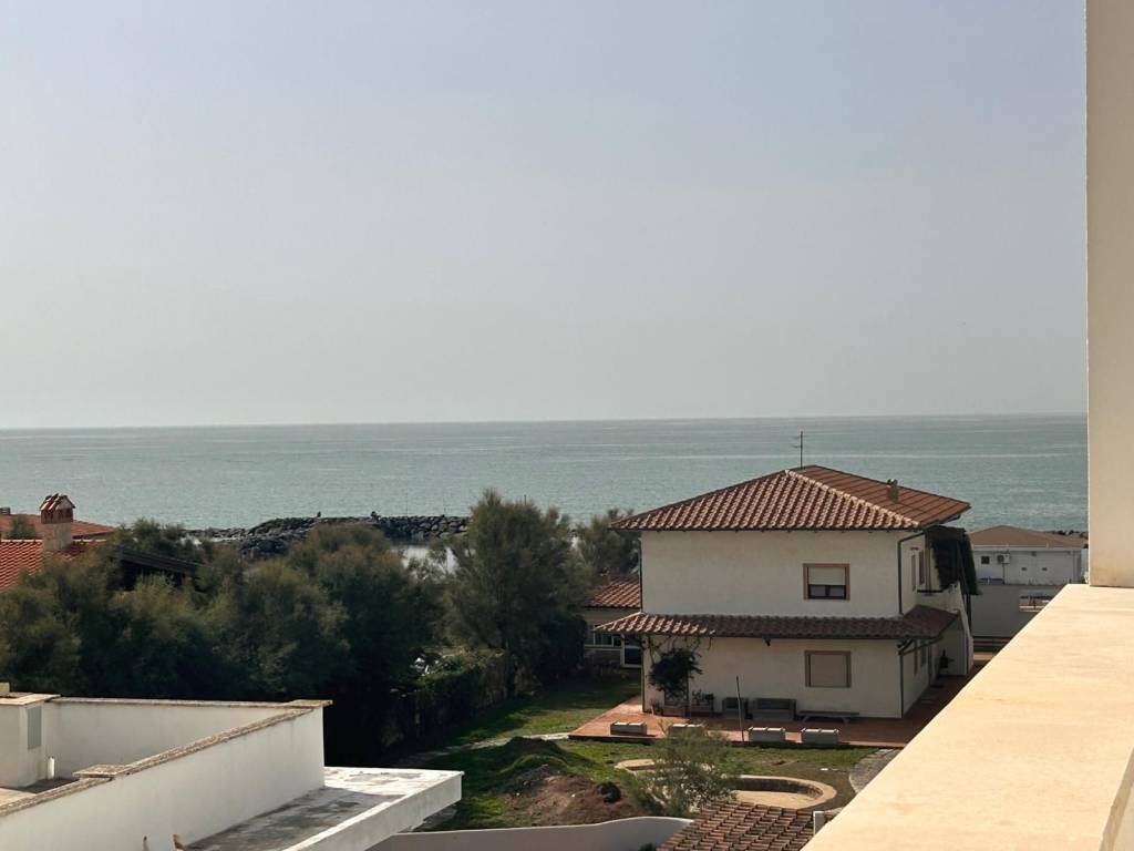 appartamento in vendita a Fiumicino in zona Focene