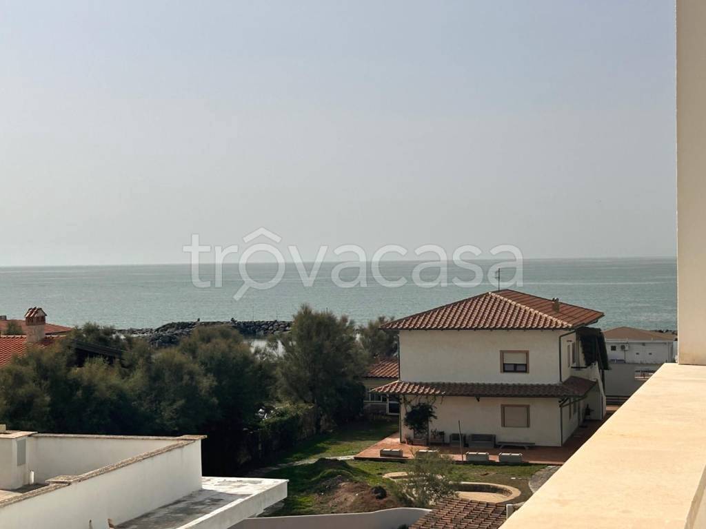 appartamento in vendita a Fiumicino in zona Focene