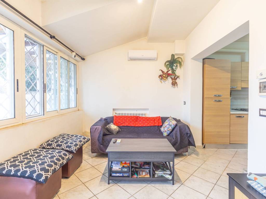 appartamento in vendita a Fiumicino in zona Focene