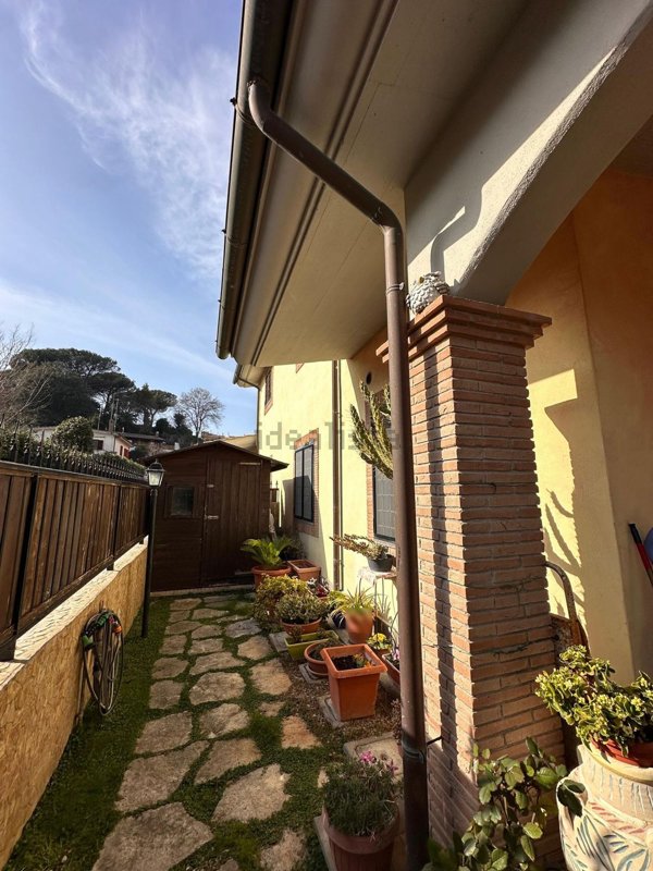 appartamento in vendita a Fiumicino in zona Aranova