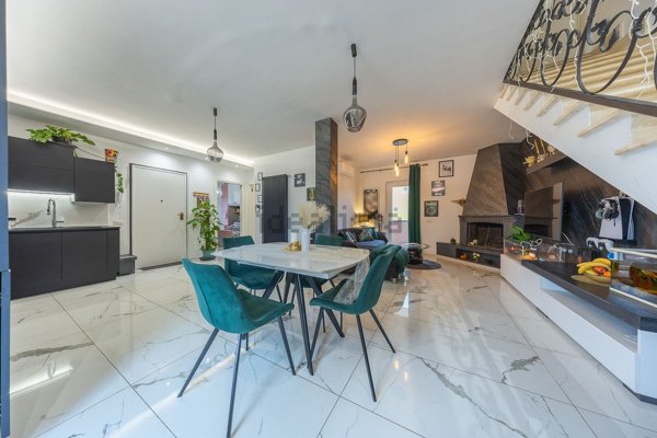 casa indipendente in vendita a Fiumicino in zona Isola Sacra