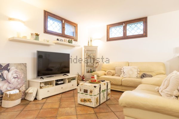 casa indipendente in vendita a Fiumicino in zona Isola Sacra