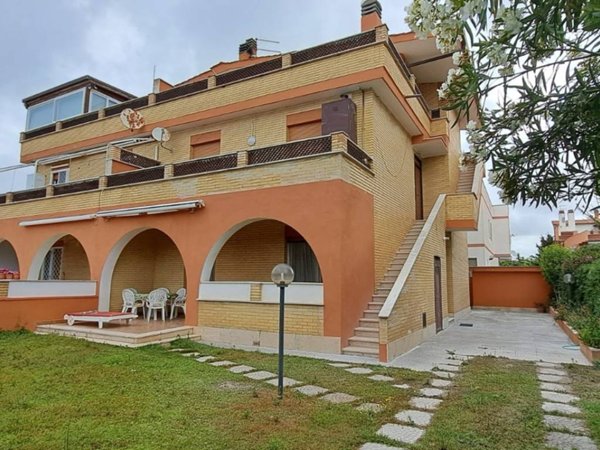appartamento in vendita a Fiumicino in zona Palidoro