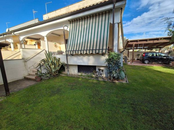 casa indipendente in vendita a Fiumicino in zona Isola Sacra