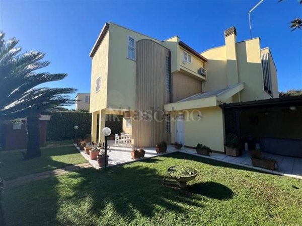 casa indipendente in vendita a Fiumicino in zona Maccarese