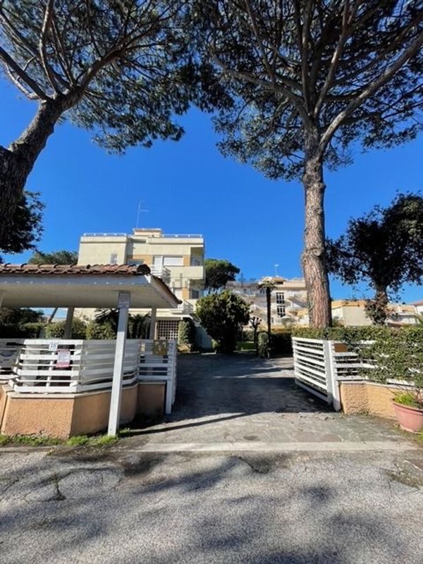 appartamento in vendita a Fiumicino in zona Fregene