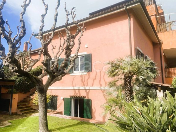 casa indipendente in vendita a Fiumicino in zona Fregene