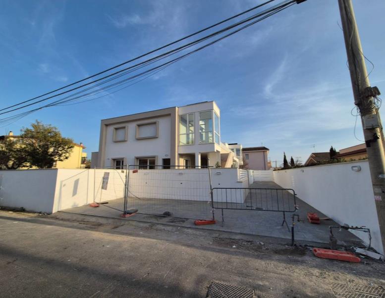 appartamento in vendita a Fiumicino in zona Isola Sacra