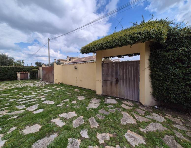 casa indipendente in vendita a Fiumicino in zona Isola Sacra