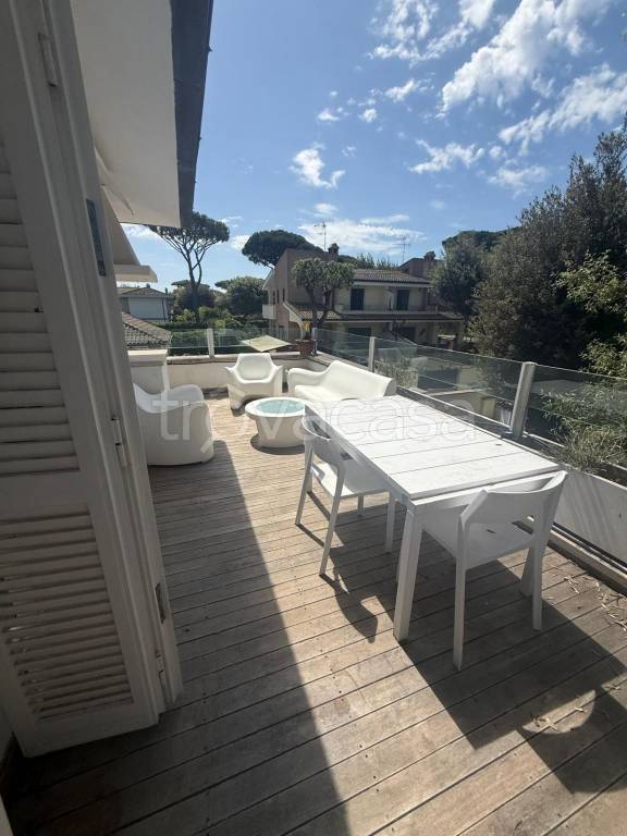 appartamento in vendita a Fiumicino in zona Fregene