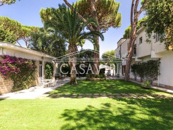 casa indipendente in vendita a Fiumicino in zona Fregene
