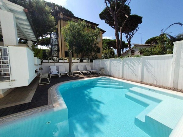 casa indipendente in vendita a Fiumicino in zona Fregene