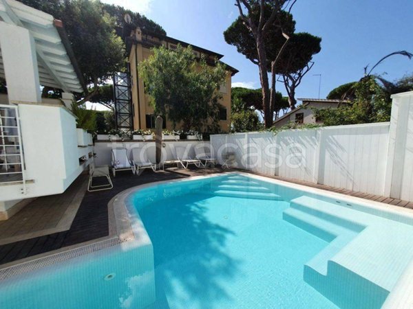 casa indipendente in vendita a Fiumicino in zona Fregene