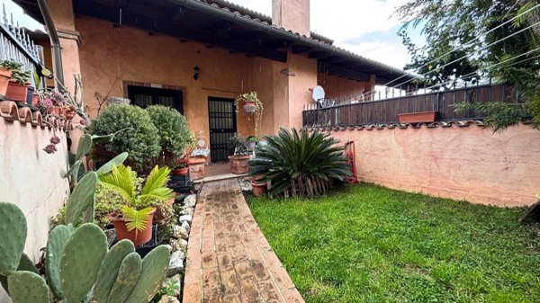 casa indipendente in vendita a Fiumicino in zona Aranova