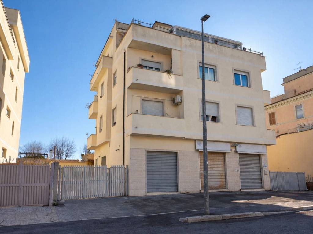 appartamento in vendita a Fiumicino in zona Focene
