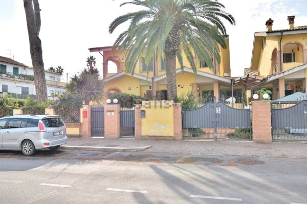 casa indipendente in vendita a Fiumicino in zona Fregene