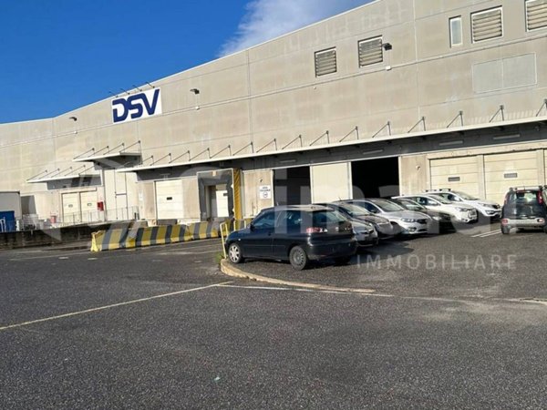 locale commerciale in vendita a Fiumicino in zona Maccarese