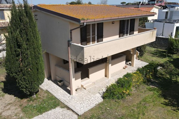 casa indipendente in vendita a Fiumicino in zona Focene