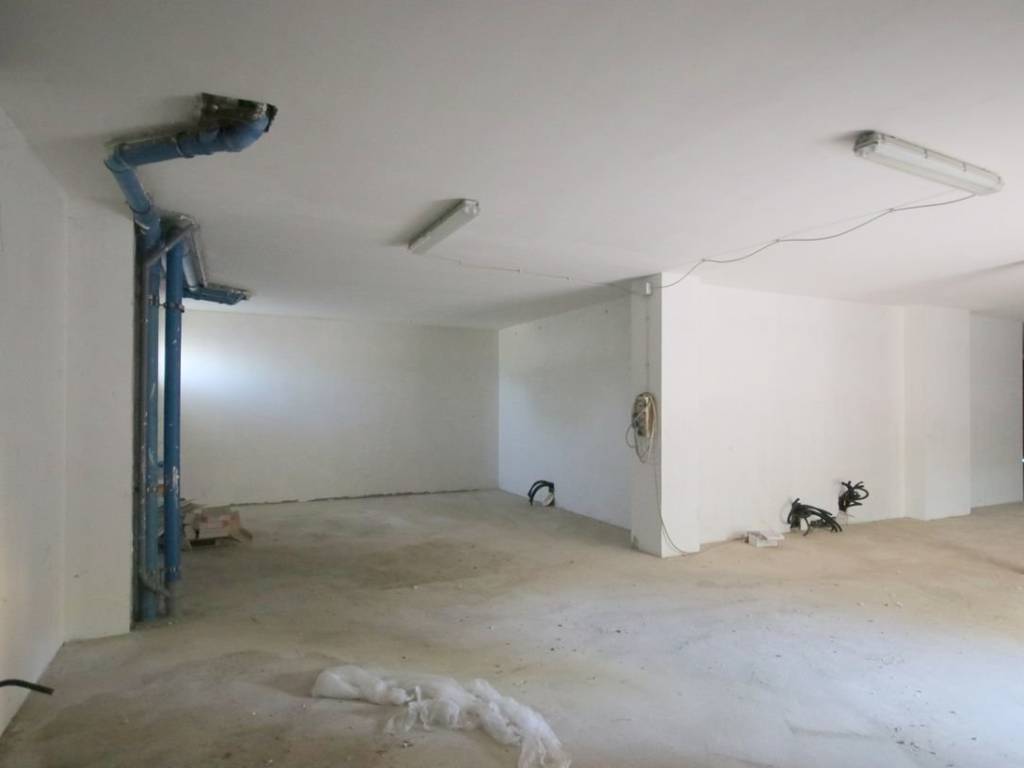 negozio in vendita a Fiumicino in zona Focene