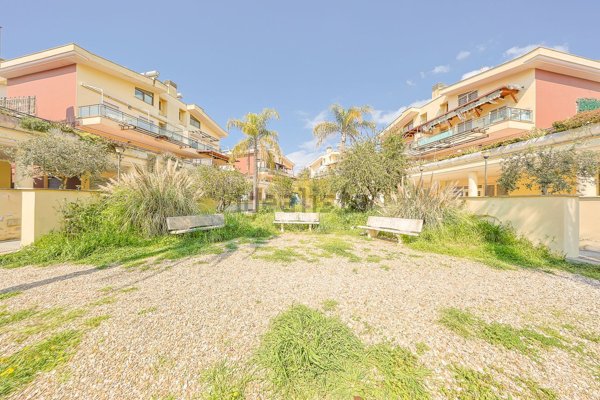 appartamento in vendita a Fiumicino in zona Fregene