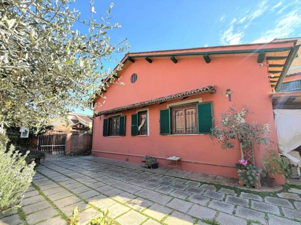casa indipendente in vendita a Fiumicino in zona Passo Oscuro