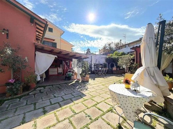 casa indipendente in vendita a Fiumicino in zona Torrimpietra