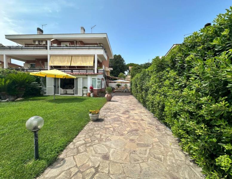 casa indipendente in vendita a Fiumicino in zona Fregene