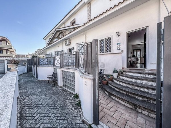 appartamento in vendita a Fiumicino in zona Isola Sacra