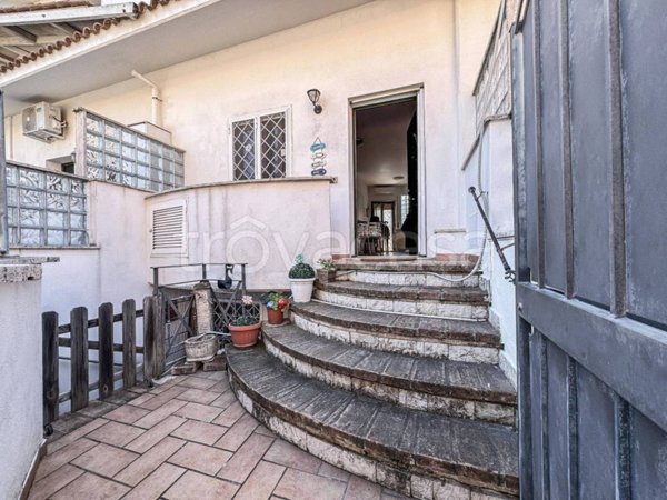 casa indipendente in vendita a Fiumicino in zona Isola Sacra