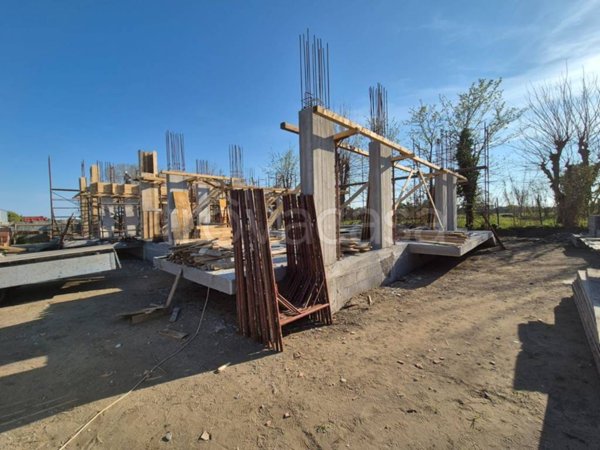 casa indipendente in vendita a Fiumicino in zona Isola Sacra