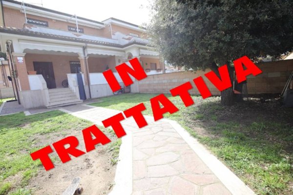 casa indipendente in vendita a Fiumicino in zona Isola Sacra