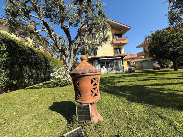 casa indipendente in vendita a Fiumicino in zona Isola Sacra