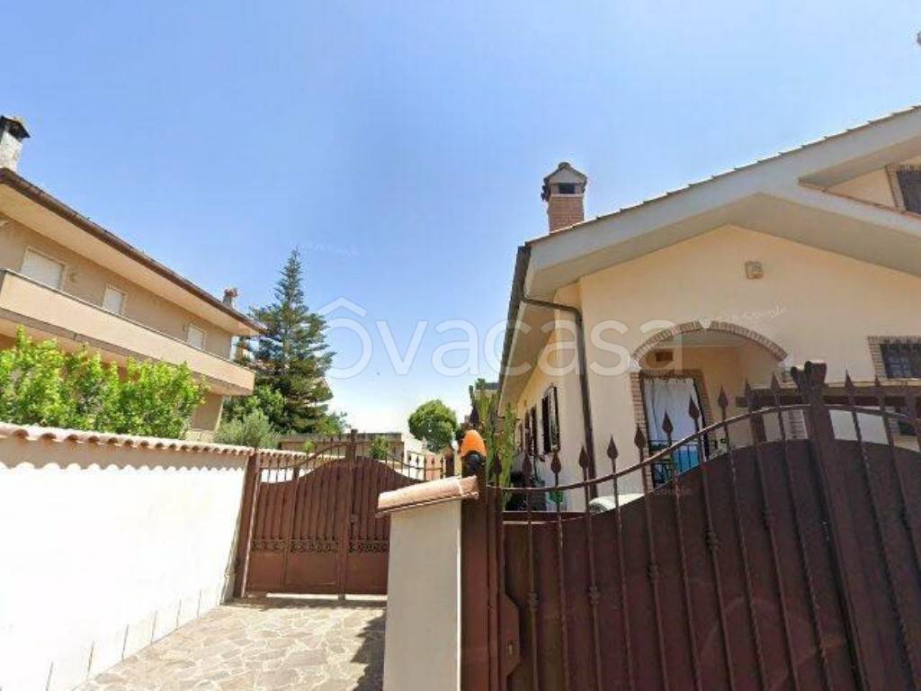 casa indipendente in vendita a Fiumicino in zona Isola Sacra