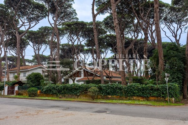 casa indipendente in vendita a Fiumicino in zona Fregene